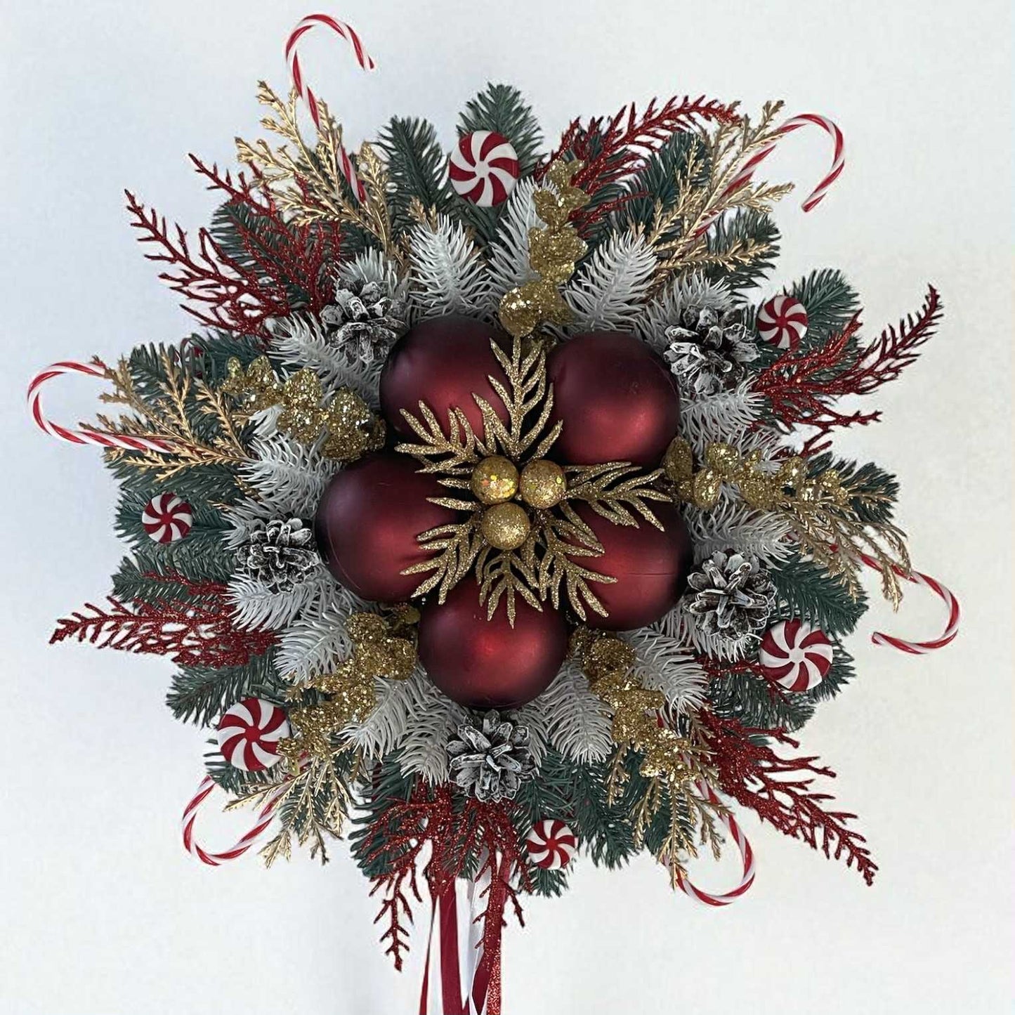 Coroniță de Crăciun cu bastonașe decorative