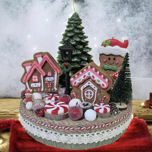 Decorațiune de Crăciun cu turtă dulce și căsuțe.