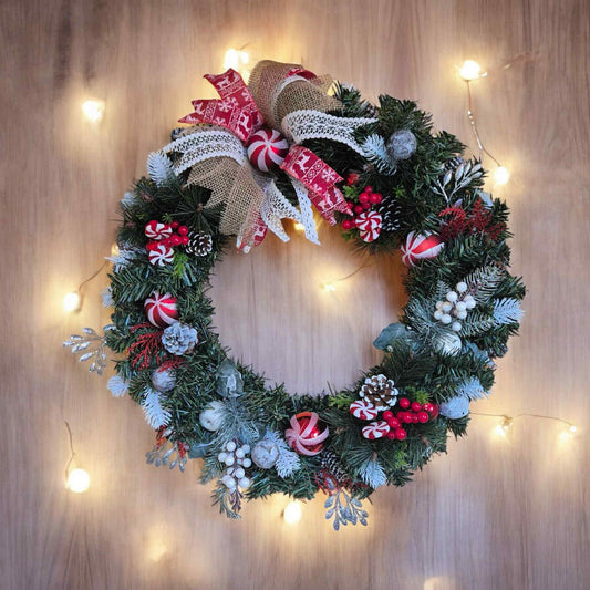 Coroniță de Crăciun cu bomboane decorative